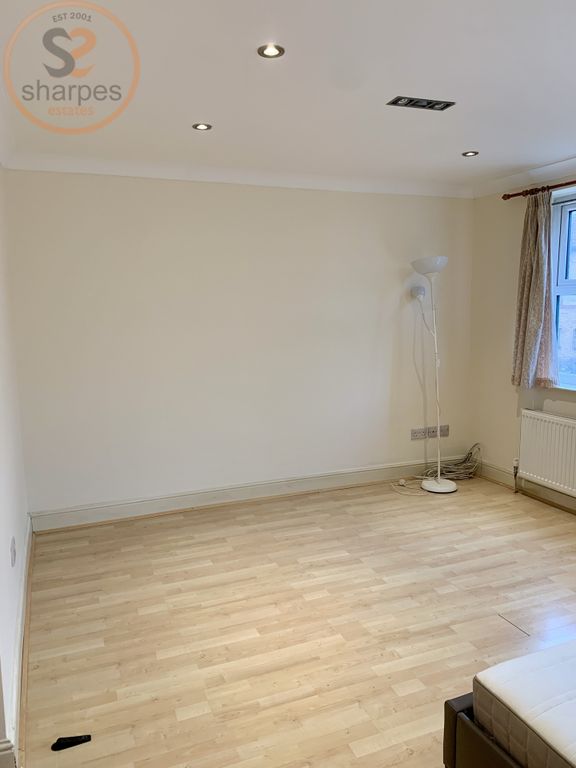 Property photo 2 of 20 002