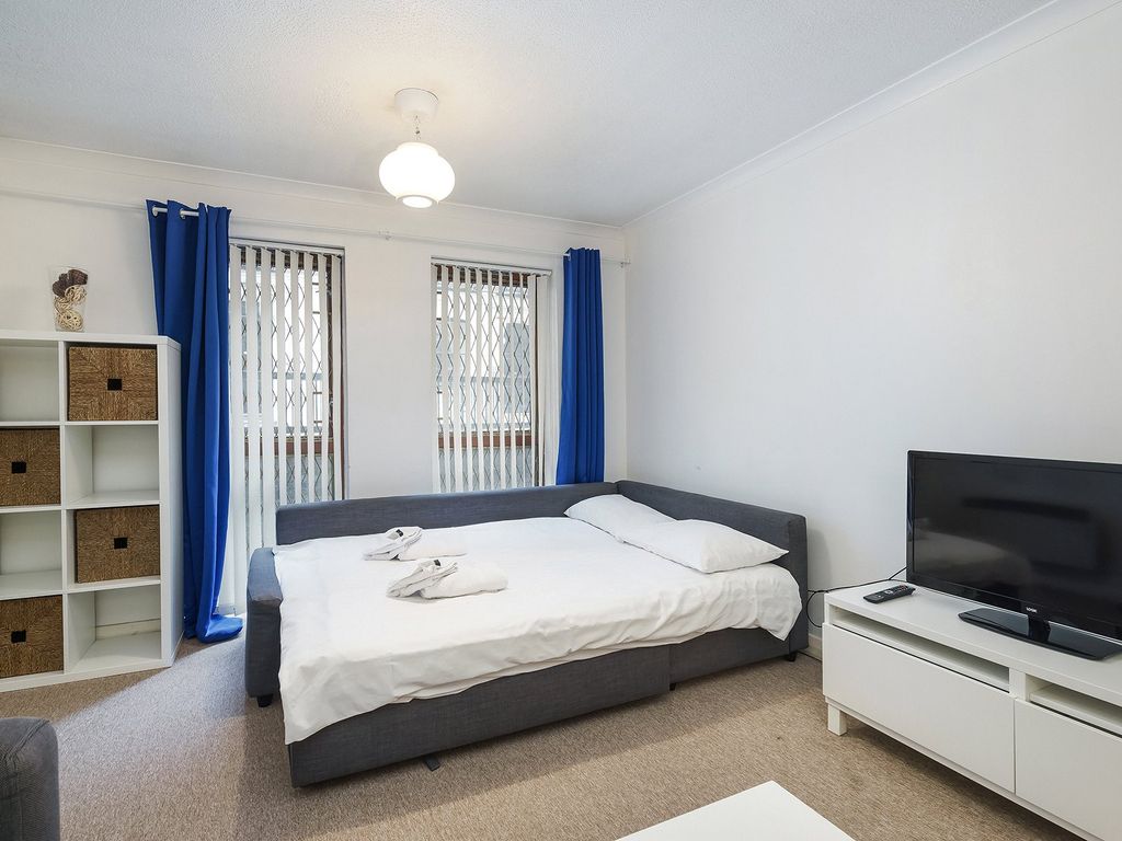 Property photo 3 of 12 Craven Street