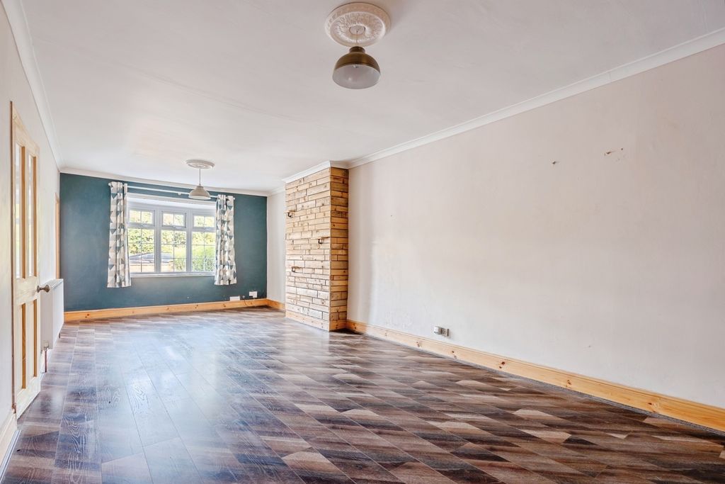 Property photo 2 of 17 Photo