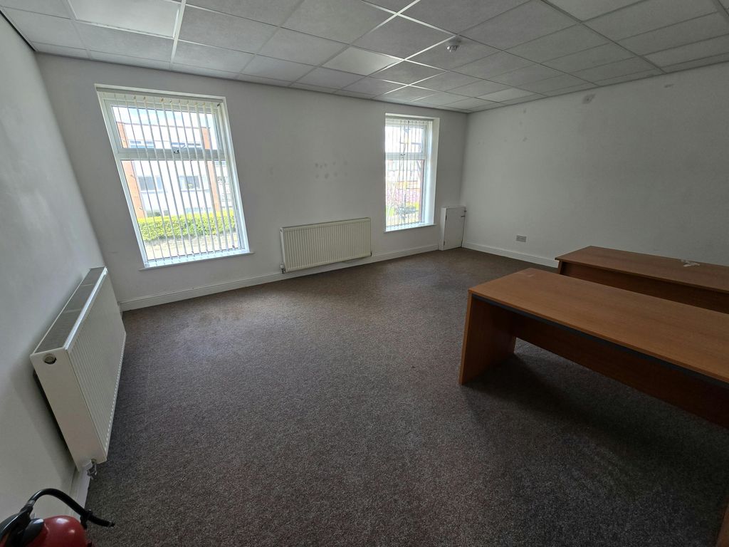 Property photo 2 of 9 Office Space