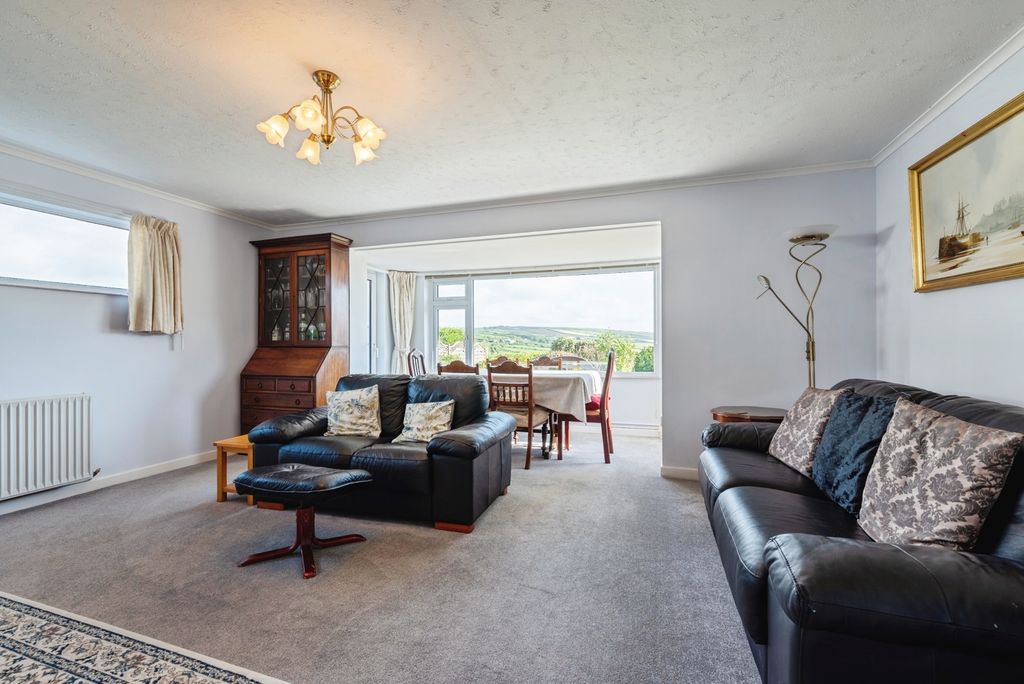 Property photo 3 of 16 Pbox-Img.Jpg