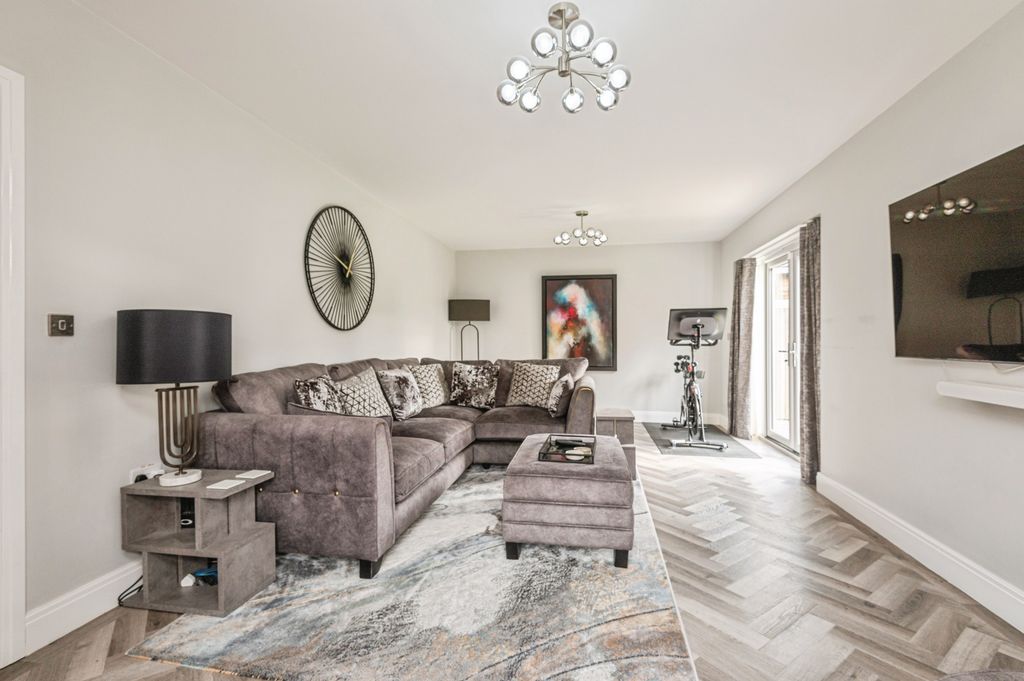 Property photo 3 of 20