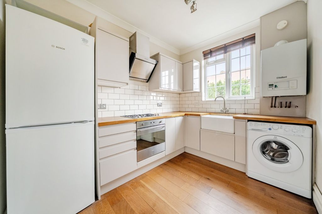 Property photo 2 of 11 Picture No. 28