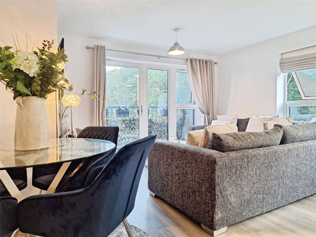 Property photo 1 of 16 Luxury Living