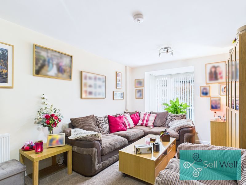 Property photo 2 of 19 Lounge