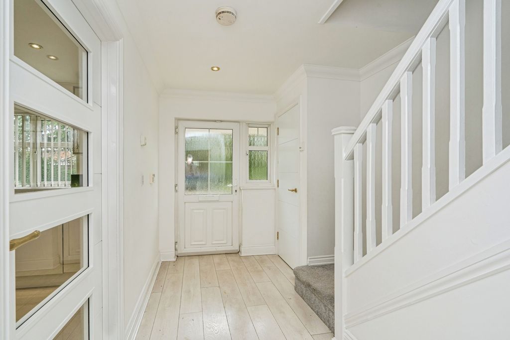 Property photo 2 of 17 Photo