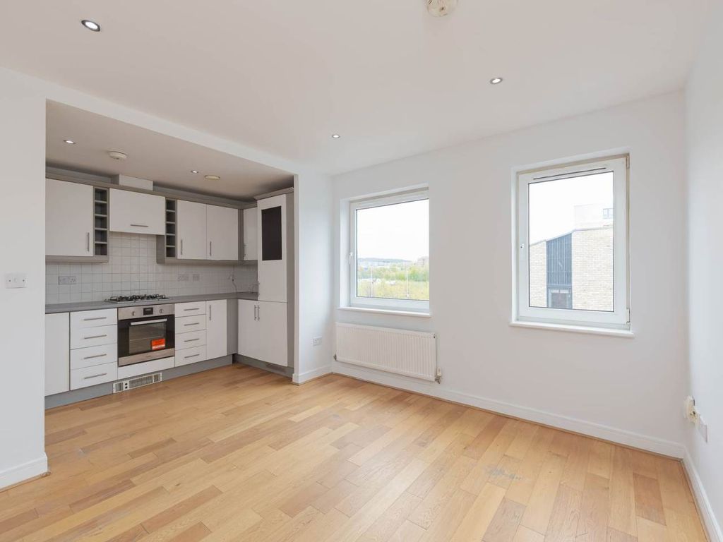 Property photo 3 of 14 78628_Kingsburgh_Crescent-11