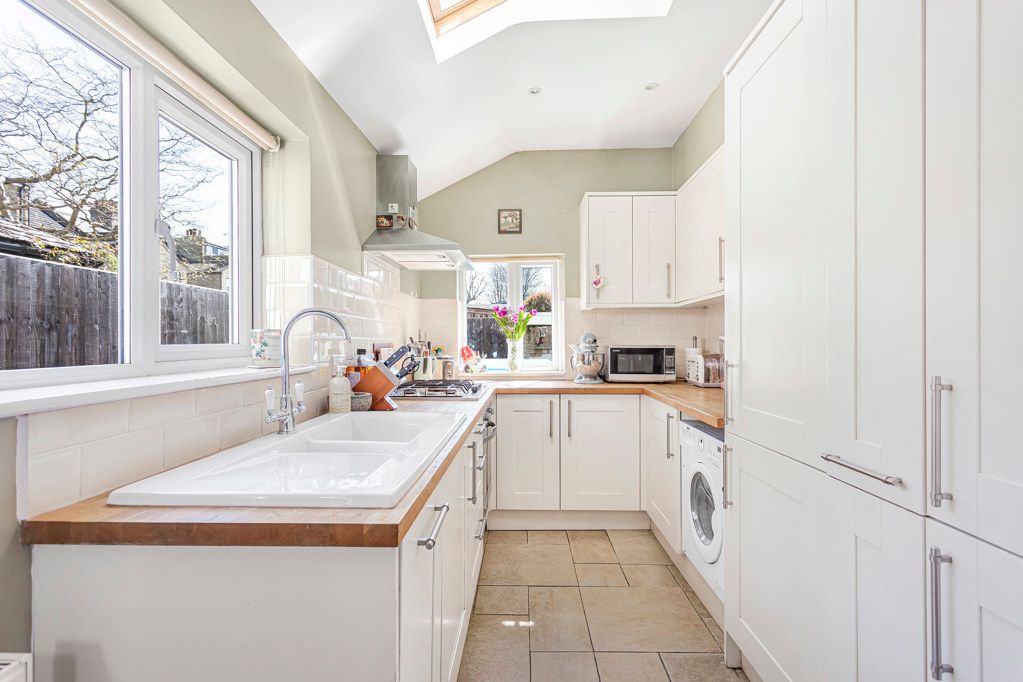 Property photo 3 of 25 Kitchen