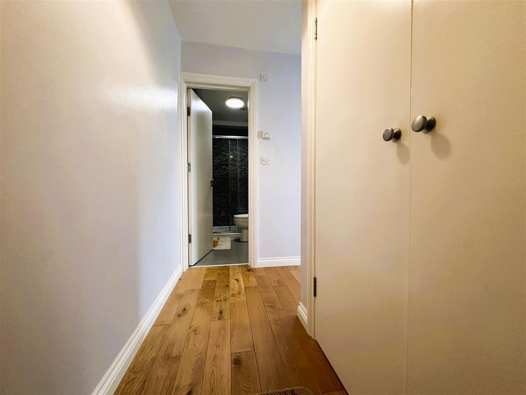 Property photo 2 of 10 Entrance Hall