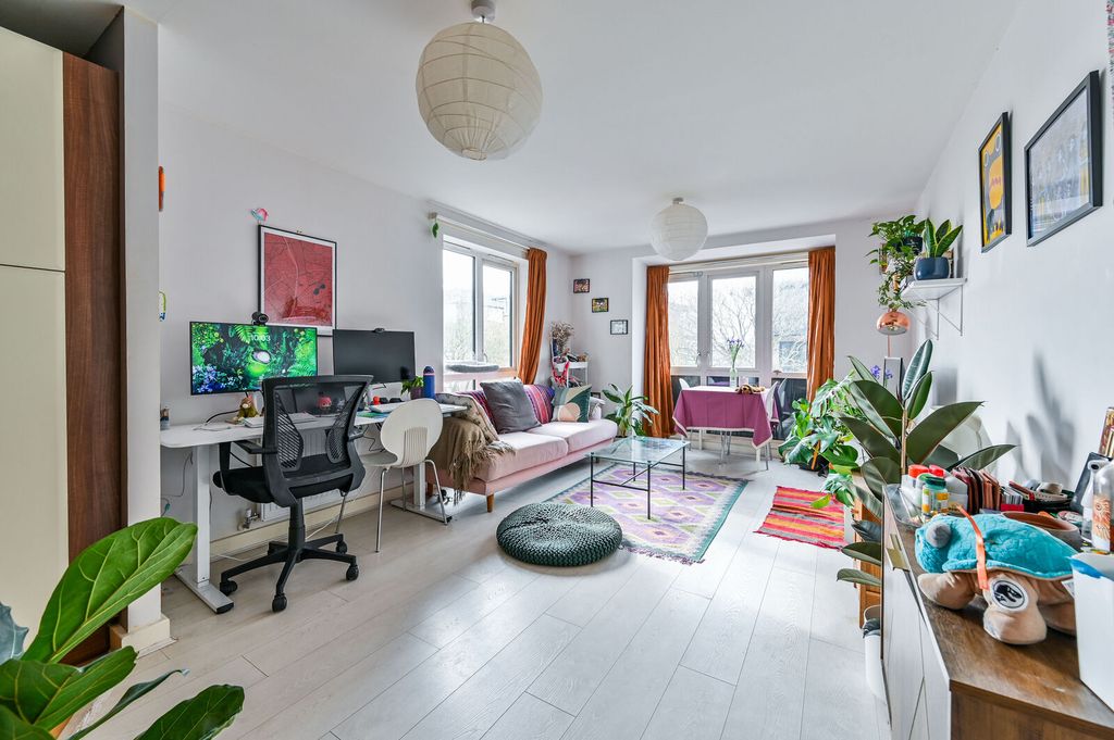 Property photo 2 of 9