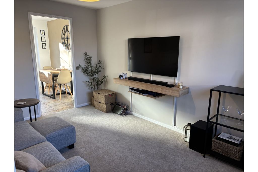 Property photo 2 of 18