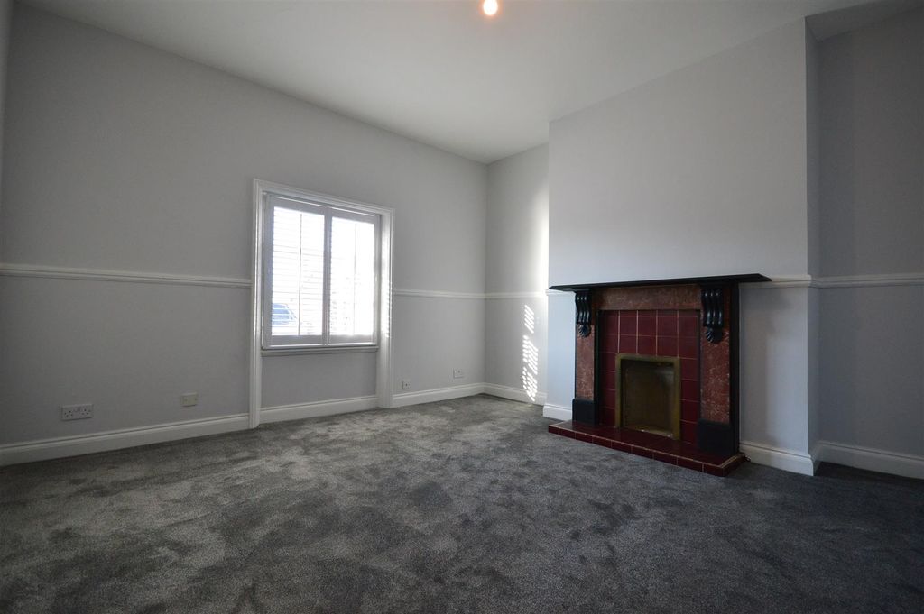 Property photo 2 of 10 Lounge