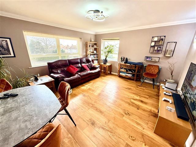 Property photo 3 of 10 Lounge