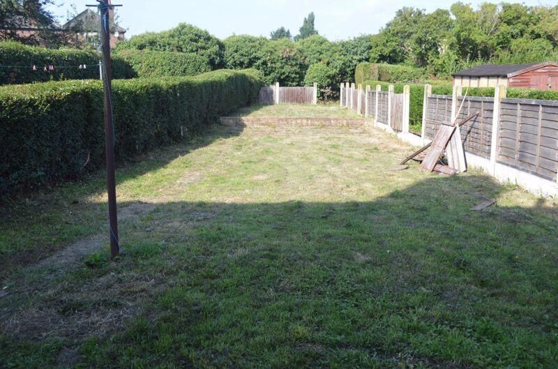Property photo 1 of 11 Private Rear Garden With Level Lawn, Mature Hedgin...