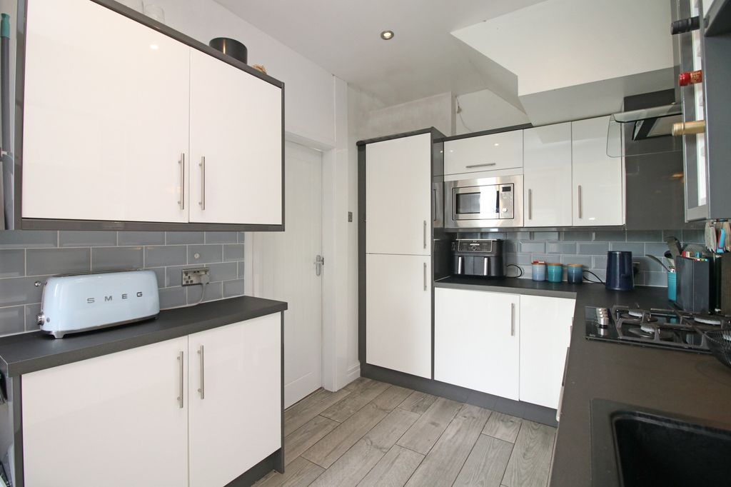 Property photo 3 of 24