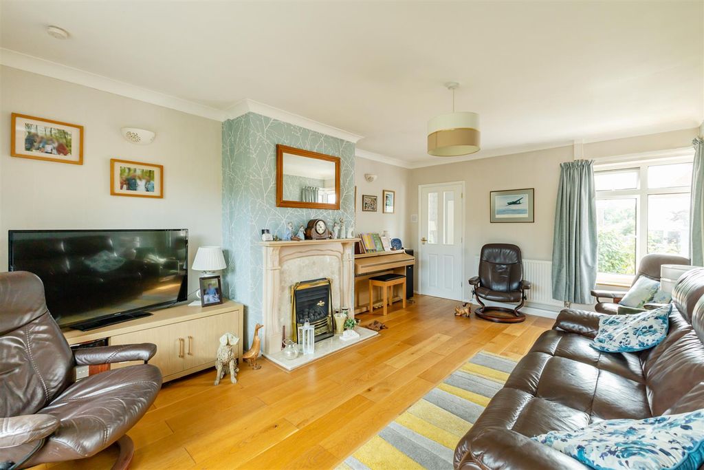 Property photo 3 of 19 Untitled-2525.Jpg