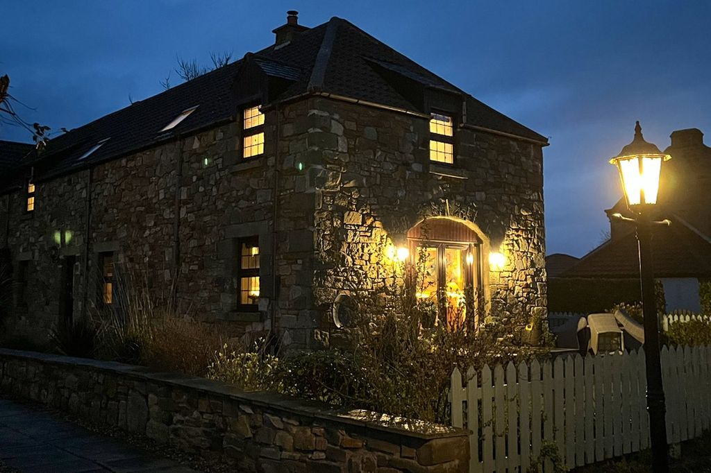 Property photo 2 of 22