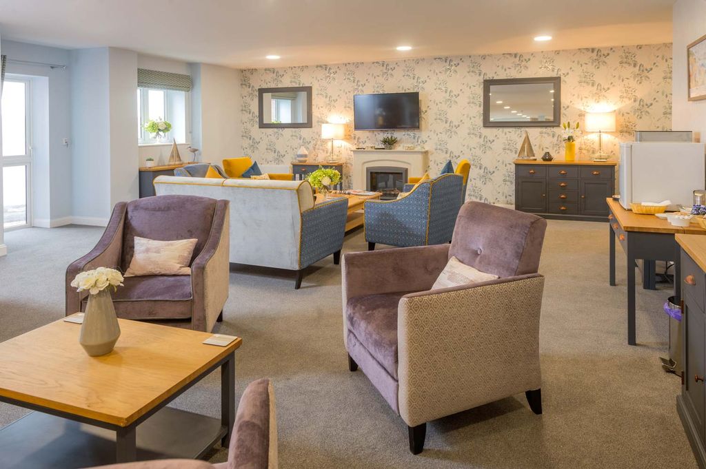 Property photo 2 of 20 Communal Lounge
