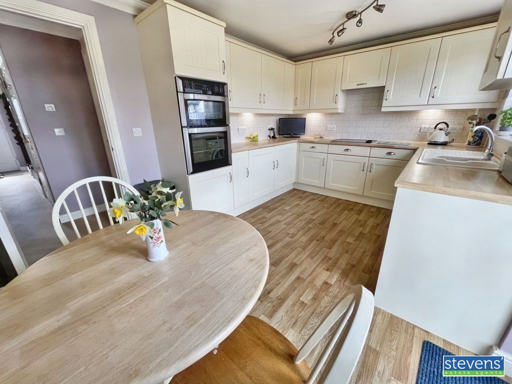Property photo 2 of 18 Image00013