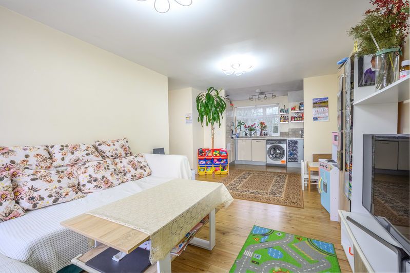 Property photo 3 of 9 Photo 9