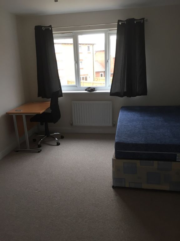 Property photo 3 of 8 A Spacious And Well-Lit Double Bedroom, Perfect Fo...