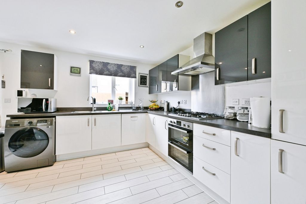 Property photo 2 of 18 Pbox-Img.Jpg