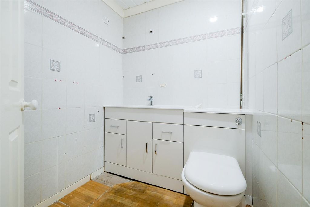 Property photo 2 of 17 Rowan Avenue