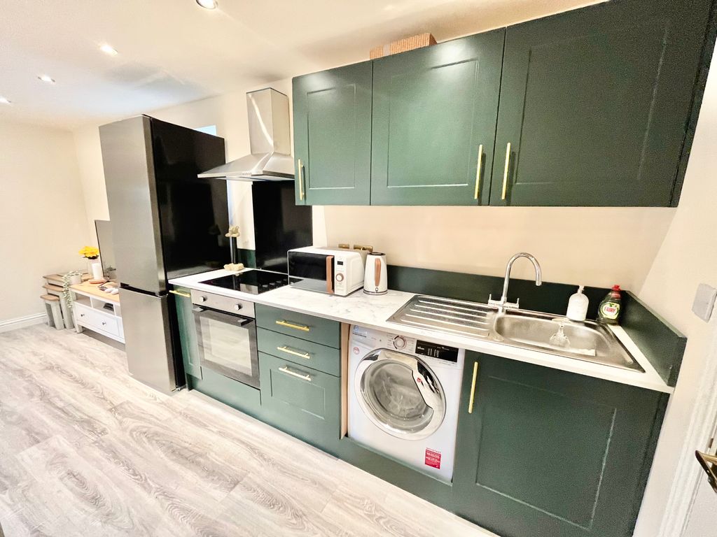 Property photo 3 of 8 Kitchen