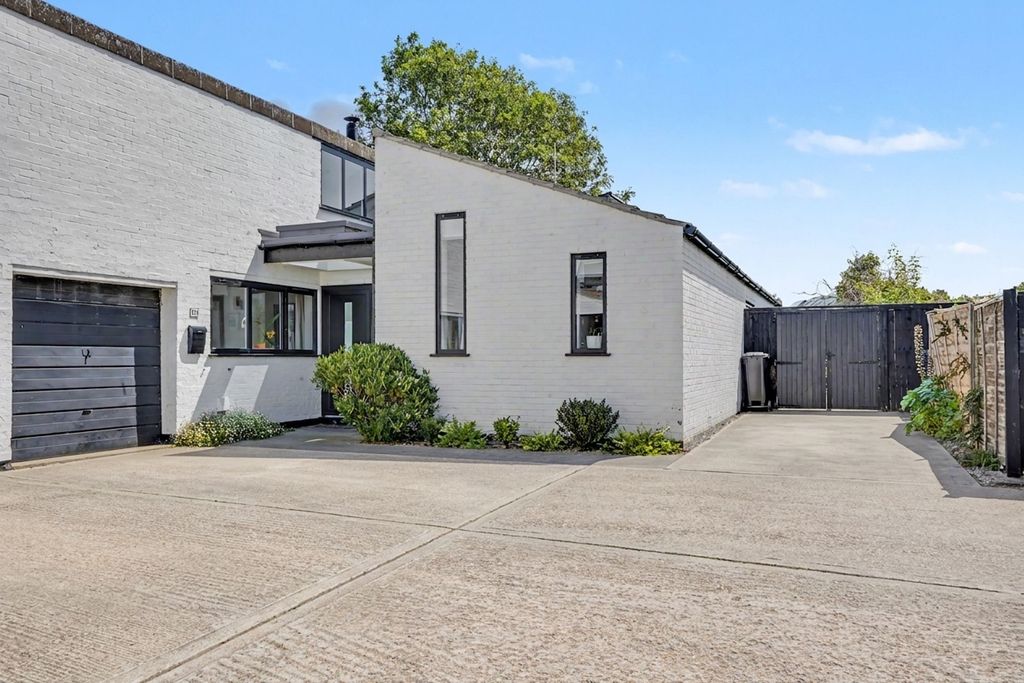 Property photo 1 of 25