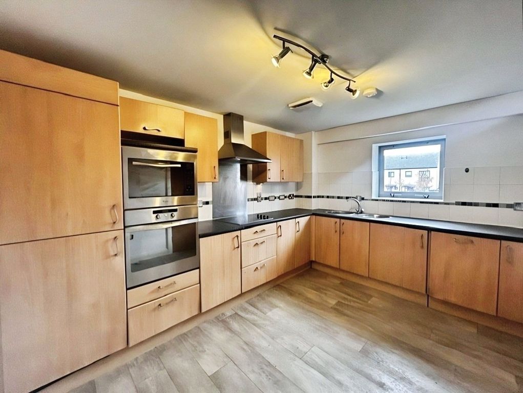 Property photo 3 of 11 Kitchen
