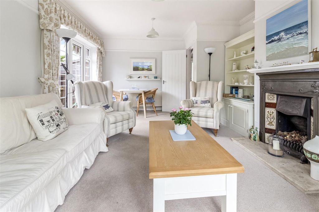 Property photo 3 of 29 45 Goring Way-011.Jpg