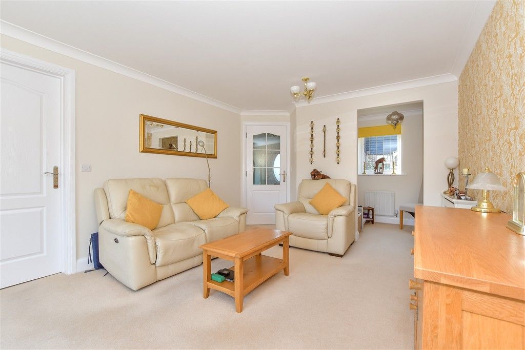 Property photo 3 of 13 Lounge