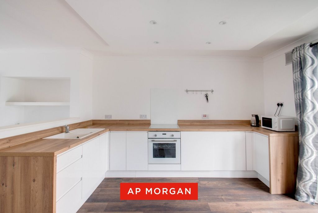 Property photo 3 of 17 Picture No. 12