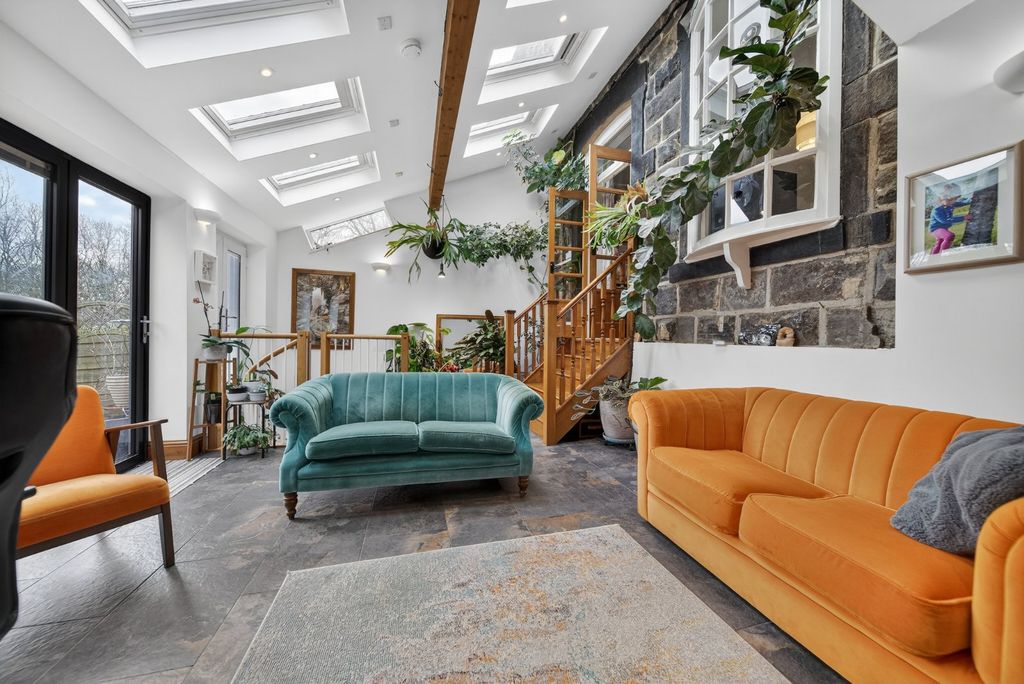 Property photo 3 of 24 Picture No. 01