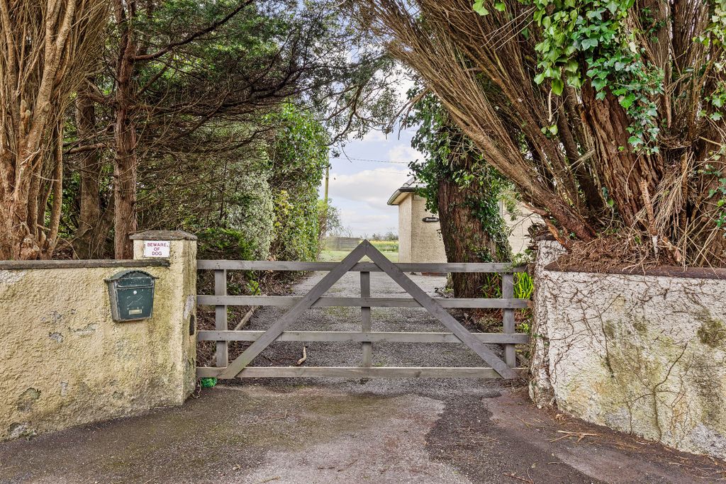 Property photo 2 of 23