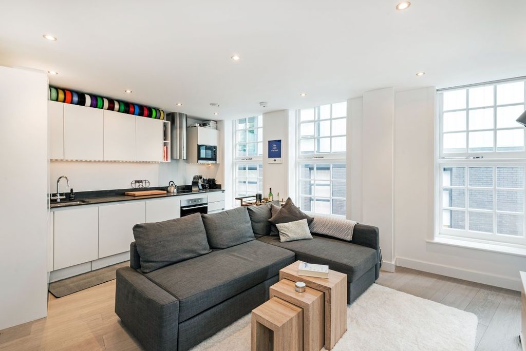 Property photo 3 of 10 Reception...