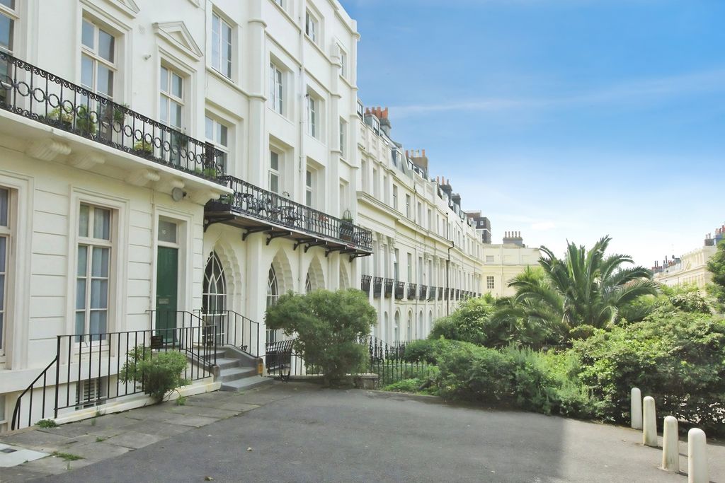 Property photo 1 of 8 Silwood Place