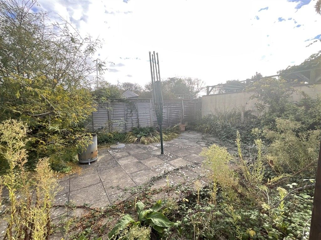 Property photo 2 of 6 Garden