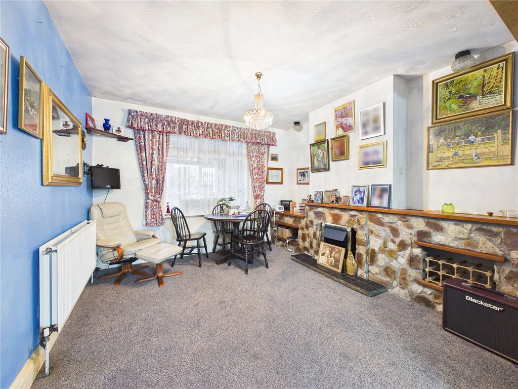 Property photo 2 of 18 Picture No. 15