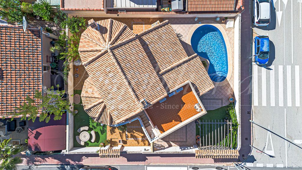 Property photo 2 of 37