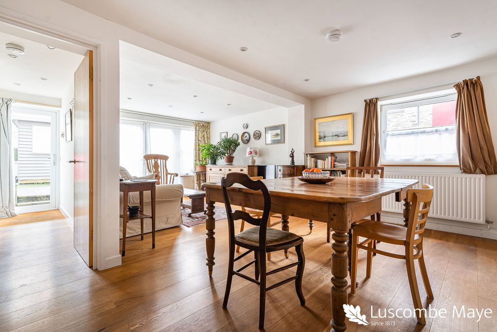 Property photo 3 of 21