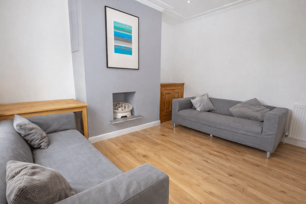 Property photo 1 of 8 3 Bed Semi-Detached House To Rent Pier Way, London Se28