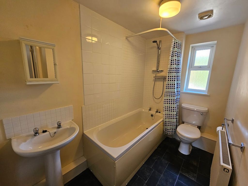 Property photo 3 of 7 Bathroom