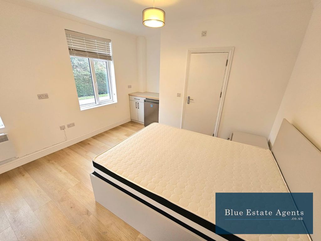 Property photo 2 of 5 Double Bedroom