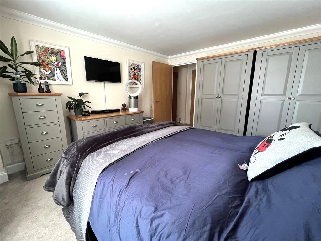 Property photo 3 of 9 Bed 3.Jpg