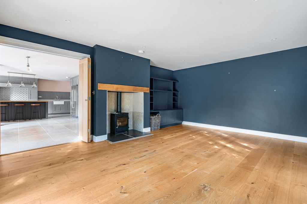 Property photo 3 of 31