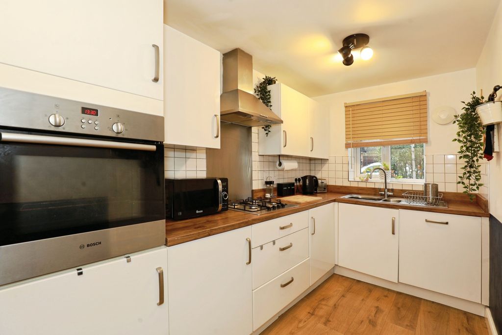 Property photo 2 of 19 Kitchen