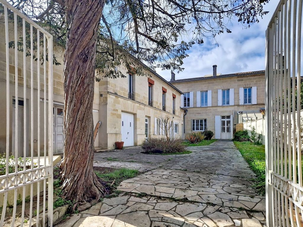 Property photo 1 of 16 House For Sale In Saint-André-De-Cubzac