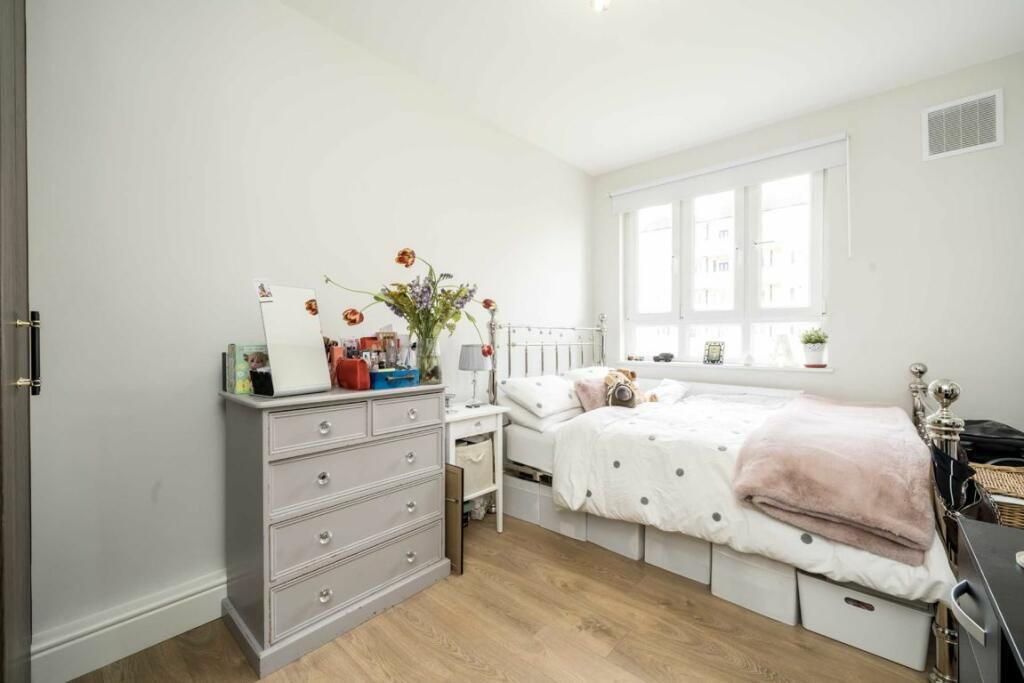 Property photo 3 of 7 Bed1.Jpg