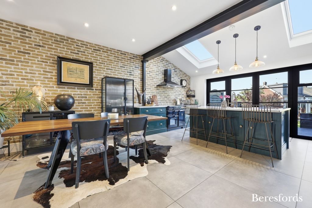 Property photo 2 of 40 Picture No. 24